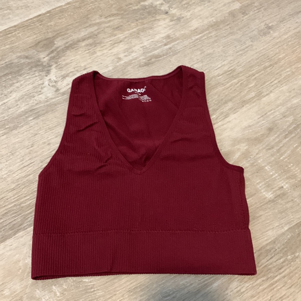 V-Neck Seamless Ribbed Tank - Picture 2 of 4